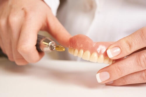 Преимущества зубных протезов: верните улыбку и качество жизни
