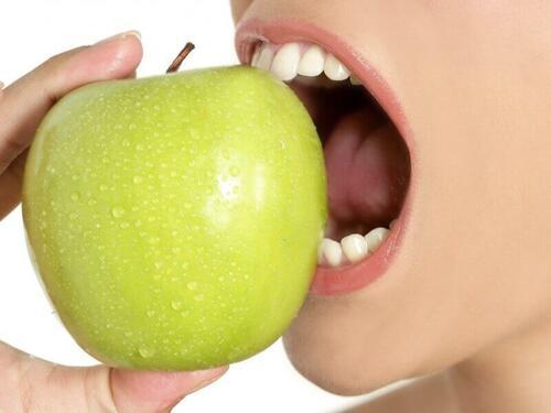 Яблоко и здоровье зубов